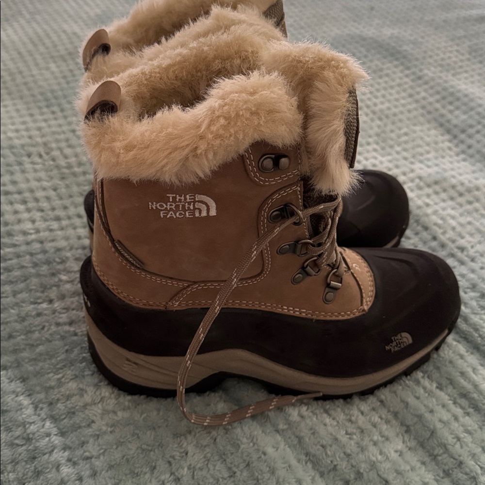 Womens North Face waterproof, heavy winter conditions boots.